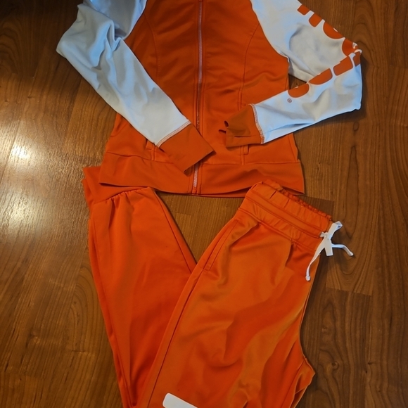 Small Vintage Hooters Tracksuit - Picture 3 of 10